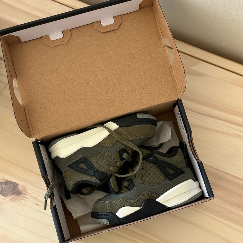 Jordan Green and Black Sneakers Modern Athletic Design